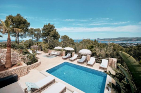 Blue Hill House, King-of-Hill Villa with amazing scenery, sunset & sea view